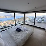 Sea View Heathed Pool Villa *